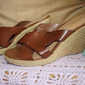 MERONA BROWN FAUX LEATHER WEDGES(9)